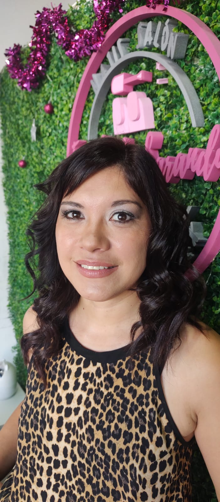 Peinado con ondas y tocado